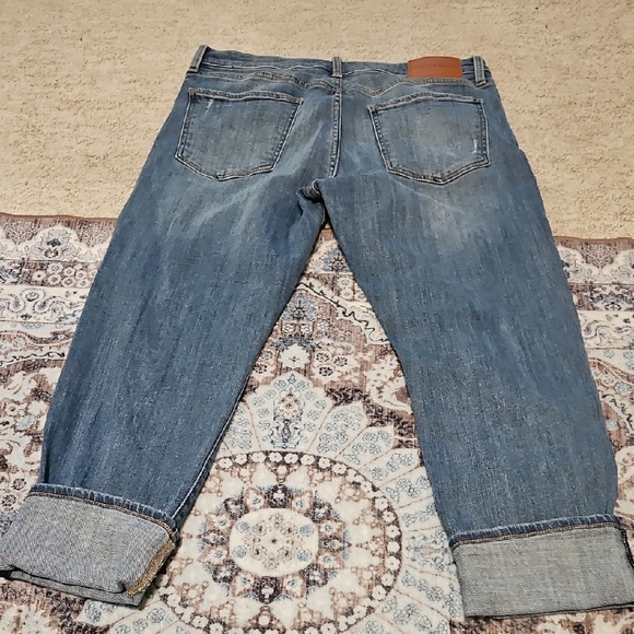 Lucky Brand Cropped Rolled-Cuff Jeans in Faded Blue - Picture 5 of 10